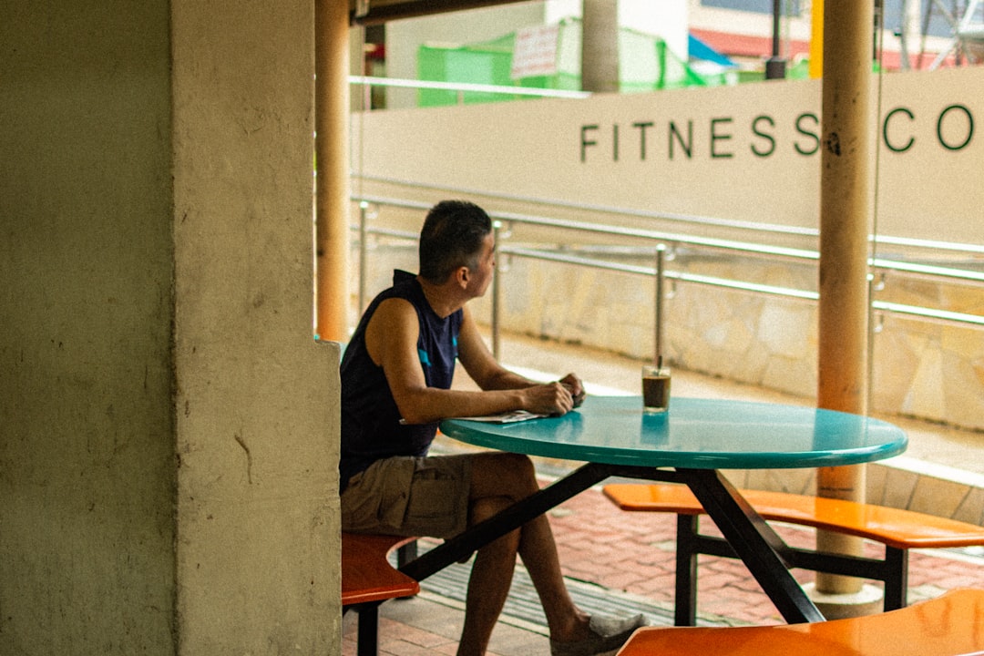 How to practice mindfulness at the workplace: 7 simple exercises to improve mental health in 2025.