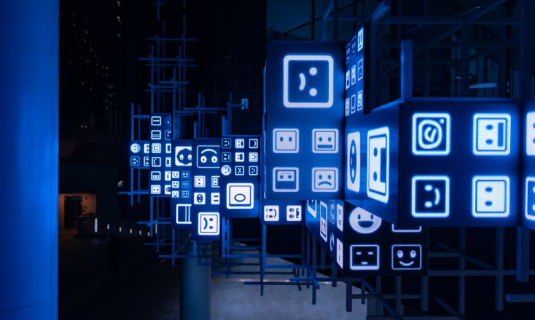 How to effectively use social networks to develop professional connections