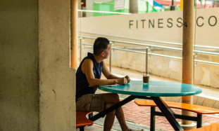 How to practice mindfulness at the workplace: 7 simple exercises to improve mental health in 2025.