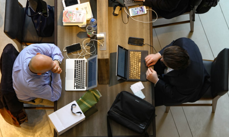 How to Build Productive Collaboration in a Remote Team: 7 Tools for Success in 2025