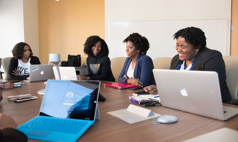 How to create a mentorship program to support women in STEM: 5 practical steps to improve workplace diversity in 2025.