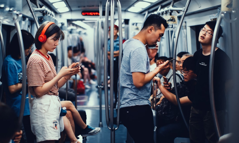 How to use social networks for effective job search